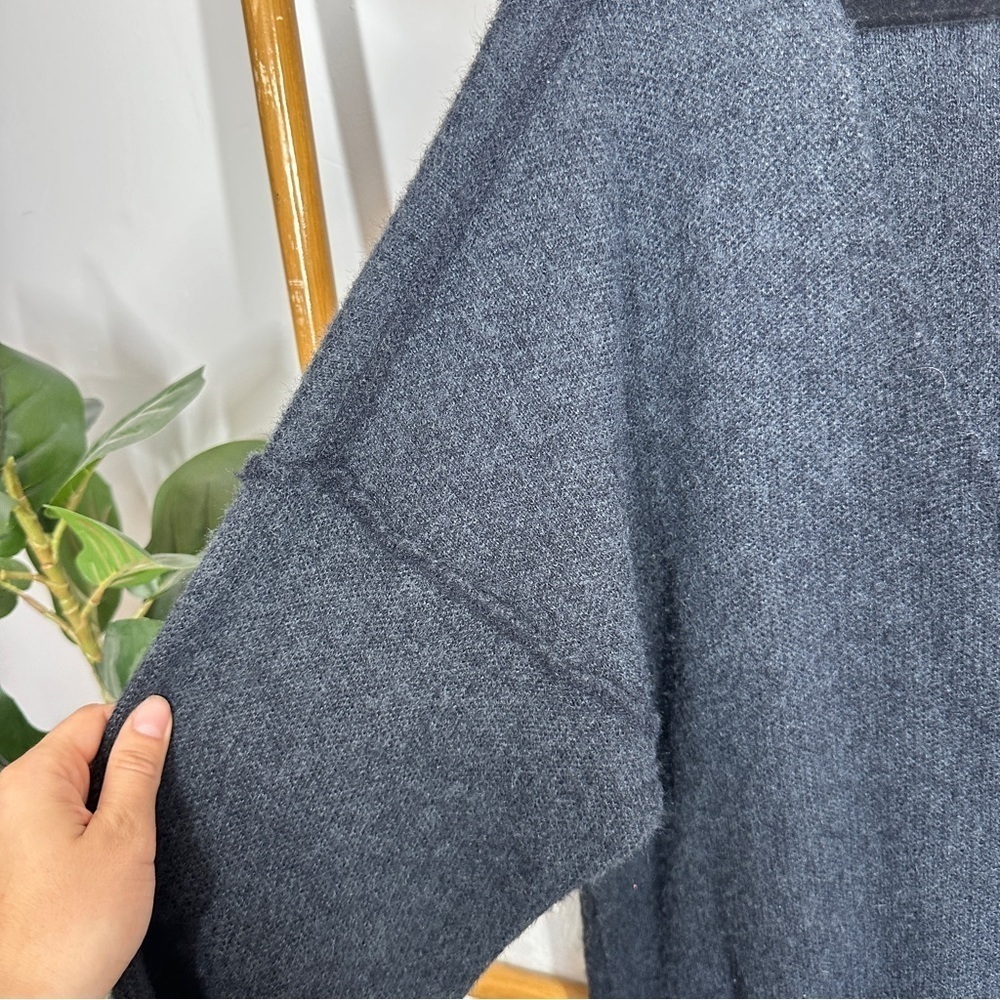 Free People Grey Slouchy V Neck Sweater sz M - Picture 7 of 10